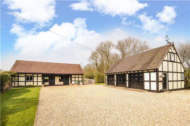  Image of 5 bedroom Detached house for sale in Dunstall Earls Croome Worcester WR8 at Earls Croome  Baughton, WR8 9DF