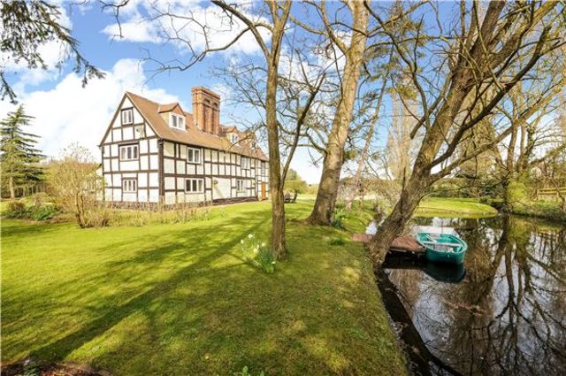  Image of 5 bedroom Detached house for sale in Dunstall Earls Croome Worcester WR8 at Earls Croome  Baughton, WR8 9DF