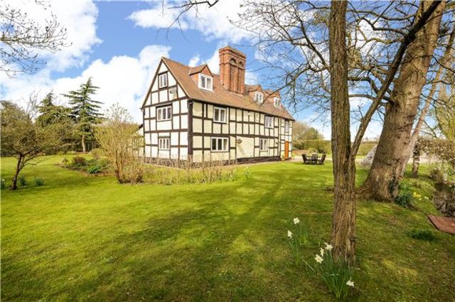  Image of 5 bedroom Detached house for sale in Dunstall Earls Croome Worcester WR8 at Earls Croome  Baughton, WR8 9DF