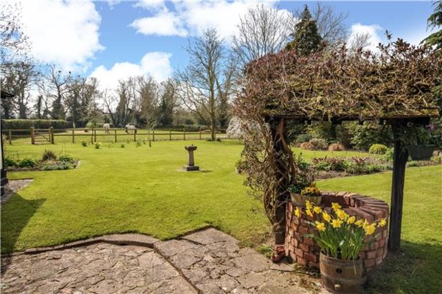  Image of 5 bedroom Detached house for sale in Dunstall Earls Croome Worcester WR8 at Earls Croome  Baughton, WR8 9DF