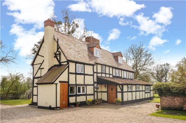  Image of 5 bedroom Detached house for sale in Dunstall Earls Croome Worcester WR8 at Earls Croome  Baughton, WR8 9DF