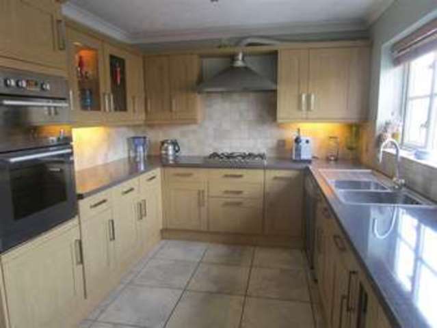  Image of 4 bedroom Property for sale in Earls Lane Slough SL1 at Earls Lane Cippenham Cippenham, SL1 5TD