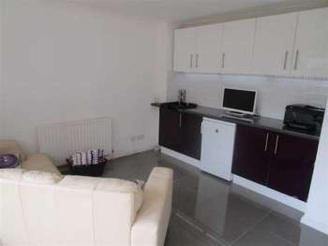  Image of 4 bedroom Property for sale in Earls Lane Slough SL1 at Earls Lane Cippenham Cippenham, SL1 5TD