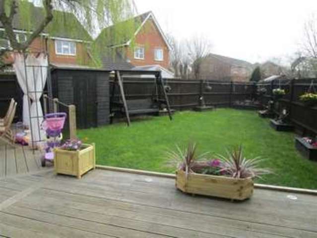  Image of 4 bedroom Property for sale in Earls Lane Slough SL1 at Earls Lane Cippenham Cippenham, SL1 5TD