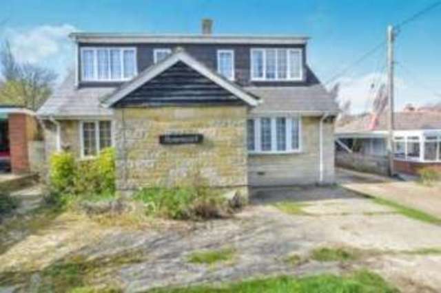  Image of 3 bedroom Bungalow for sale in East Cowes Road East Cowes PO32 at East Cowes Isle of Wight Whippingham, PO32 6NH