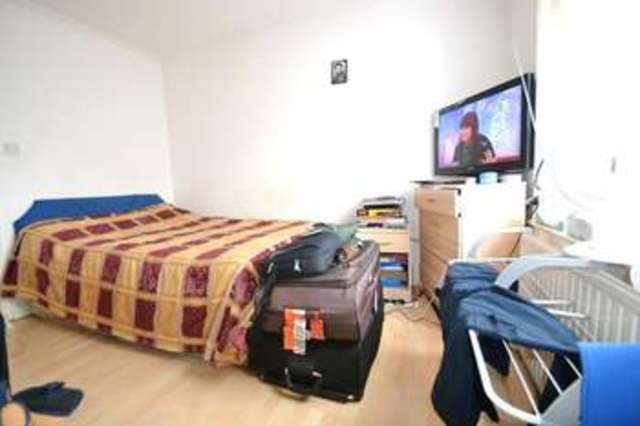  Image of 1 bedroom Flat to rent in East India Dock Road London E14 at Canary Wharf  All Saints, E14 0ED