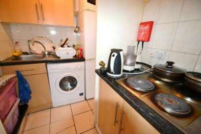  Image of 1 bedroom Flat to rent in East India Dock Road London E14 at Canary Wharf  All Saints, E14 0ED