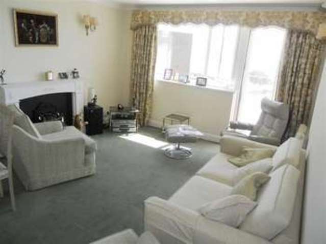  Image of 2 bedroom Property for sale in Grove Road Bournemouth BH1 at Elizabeth Court East Cliff East Cliff, BH1 3DX