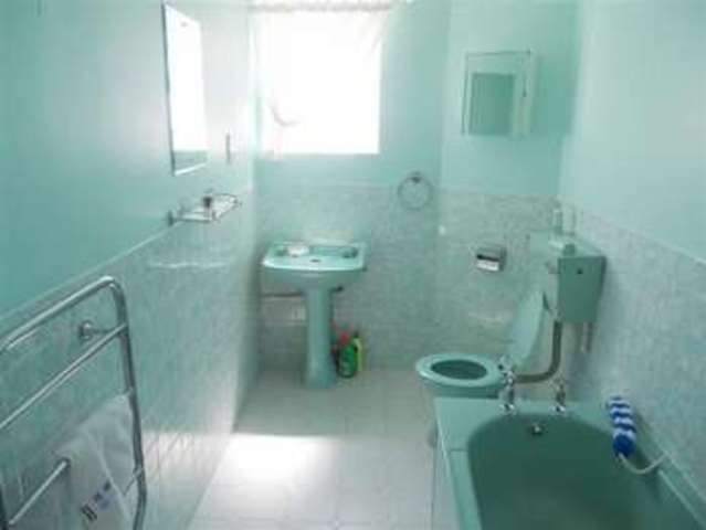  Image of 2 bedroom Property for sale in Grove Road Bournemouth BH1 at Elizabeth Court East Cliff East Cliff, BH1 3DX