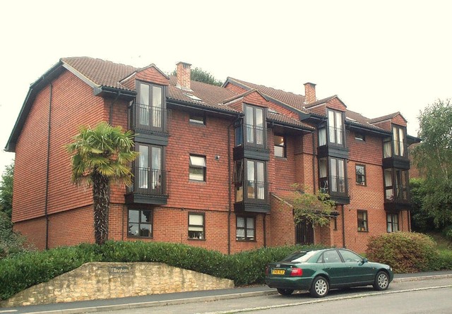  Image of 1 bedroom Apartment to rent in Midhope Road Hook Heath Woking GU22 at Midhope Road  Woking, GU22 7UQ