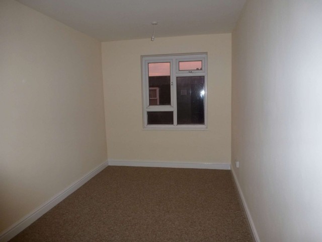 Image of 2 bedroom Flat to rent in Bramble Road Southsea PO4 at Embassy Court Bramble Road Southsea, PO4 0DS