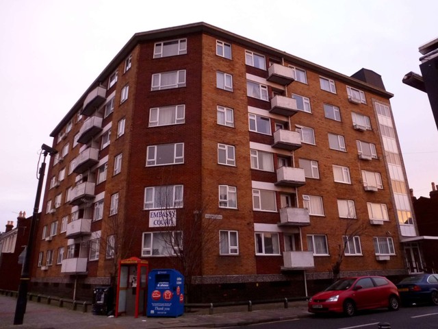  Image of 2 bedroom Flat to rent in Bramble Road Southsea PO4 at Embassy Court Bramble Road Southsea, PO4 0DS