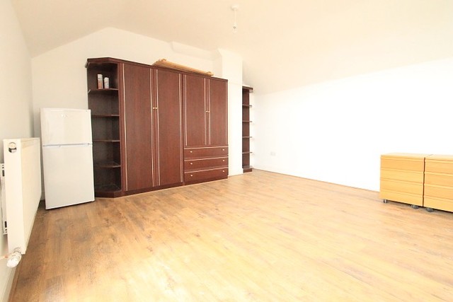  Image of Flat to rent in Epsom Road Sutton SM3 at Sutton, SM3 9EY