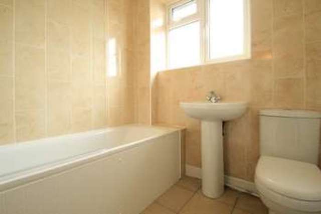 Image of Flat to rent in Epsom Road Sutton SM3 at Sutton, SM3 9EY