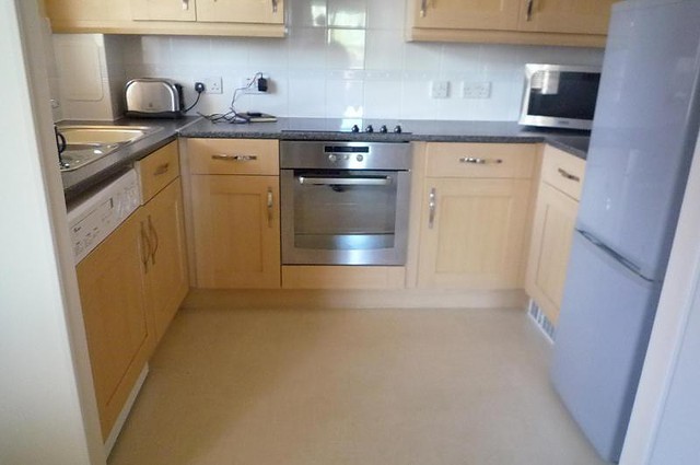  Image of 2 bedroom Flat to rent in St. Johns Road East Grinstead RH19 at St Johns Road  East Grinstead, RH19 3LB