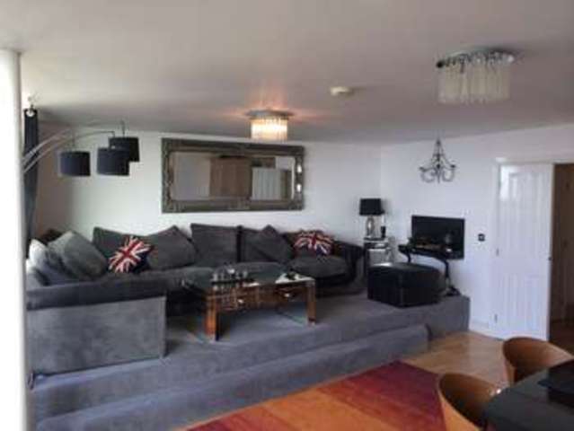  Image of 2 bedroom Flat to rent in Esplanade Porthcawl CF36 at Porthcawl, CF36 3YE