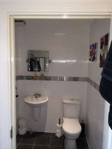  Image of 2 bedroom Flat to rent in Esplanade Porthcawl CF36 at Porthcawl, CF36 3YE