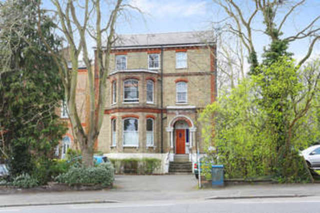  Image of 1 bedroom Flat for sale in Ewell Road Surbiton KT6 at Surrey  Surbiton, KT6 6HL