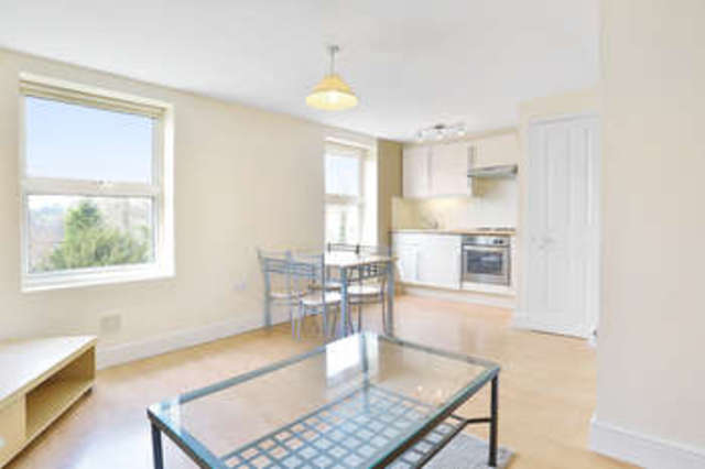  Image of 1 bedroom Flat for sale in Ewell Road Surbiton KT6 at Surrey  Surbiton, KT6 6HL