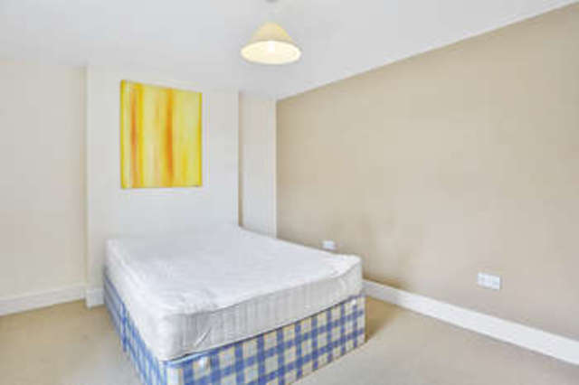  Image of 1 bedroom Flat for sale in Ewell Road Surbiton KT6 at Surrey  Surbiton, KT6 6HL