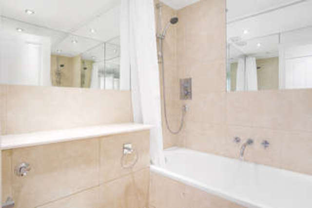  Image of 1 bedroom Flat for sale in Ewell Road Surbiton KT6 at Surrey  Surbiton, KT6 6HL