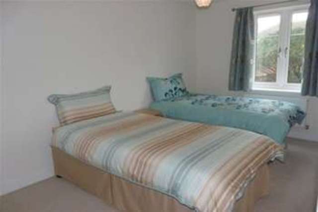  Image of 3 bedroom Property to rent in Cyprus Gardens Exmouth EX8 at Exmouth, EX8 2DP
