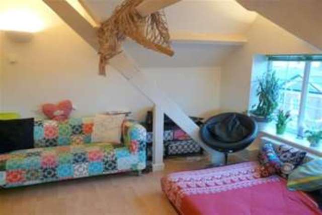  Image of 2 bedroom Flat to rent in Victoria Road Exmouth EX8 at Exmouth, EX8 1DL