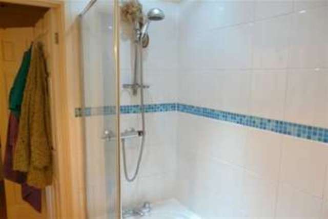  Image of 2 bedroom Flat to rent in Victoria Road Exmouth EX8 at Exmouth, EX8 1DL