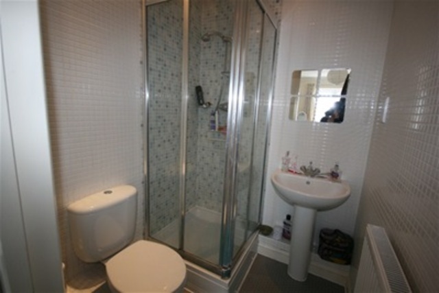  Image of 2 bedroom Flat to rent in Fircroft Close Tilehurst Reading RG31 at Reading, RG31 6LJ