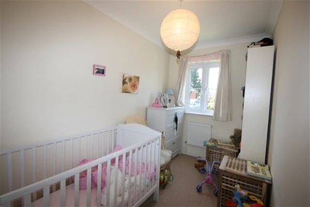  Image of 2 bedroom Flat to rent in Fircroft Close Tilehurst Reading RG31 at Reading, RG31 6LJ