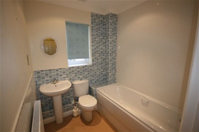  Image of 2 bedroom Flat to rent in Fircroft Close Tilehurst Reading RG31 at Reading, RG31 6LJ