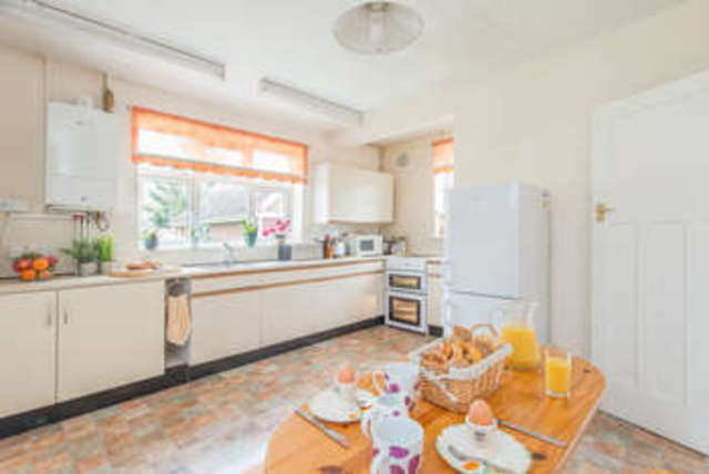  Image of 4 bedroom Detached house for sale in Coxwell Road Faringdon SN7 at Faringdon Oxfordshire, SN7 7EZ