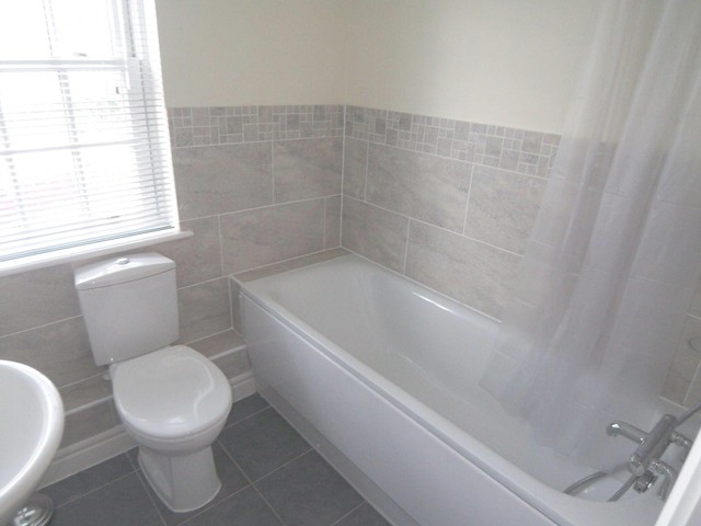  Image of 3 bedroom Detached house to rent in London Road Horsham RH12 at London Road  Horsham, RH12 1BA