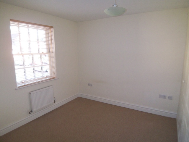  Image of 3 bedroom Detached house to rent in London Road Horsham RH12 at London Road  Horsham, RH12 1BA