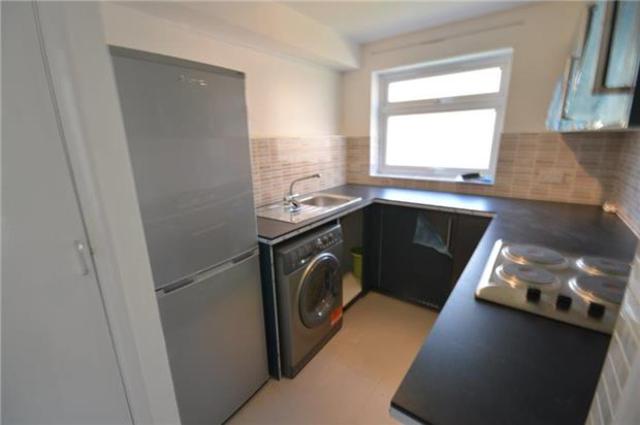  Image of 1 bedroom Flat to rent in Brambledown Road Wallington SM6 at Surrey, SM6 0TH