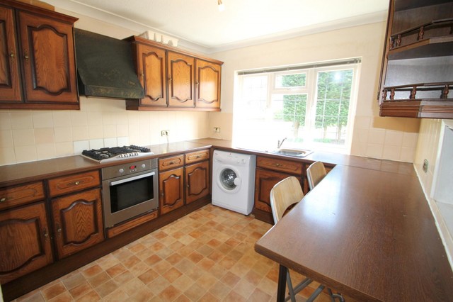  Image of 4 bedroom Detached house to rent in Foresters Drive Wallington SM6 at Wallington, SM6 9DG