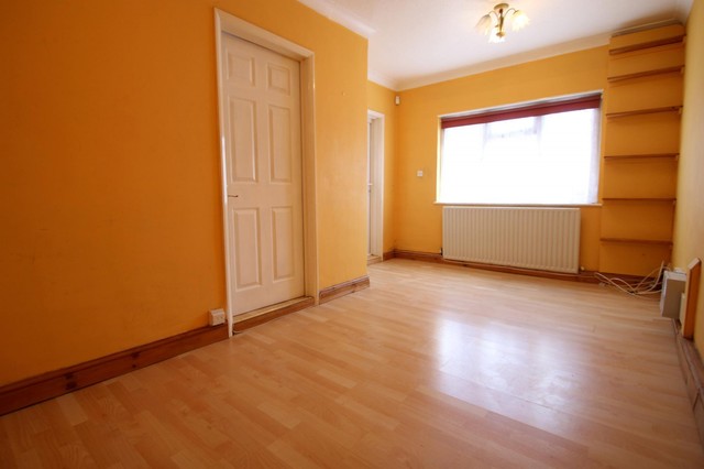  Image of 4 bedroom Detached house to rent in Foresters Drive Wallington SM6 at Wallington, SM6 9DG