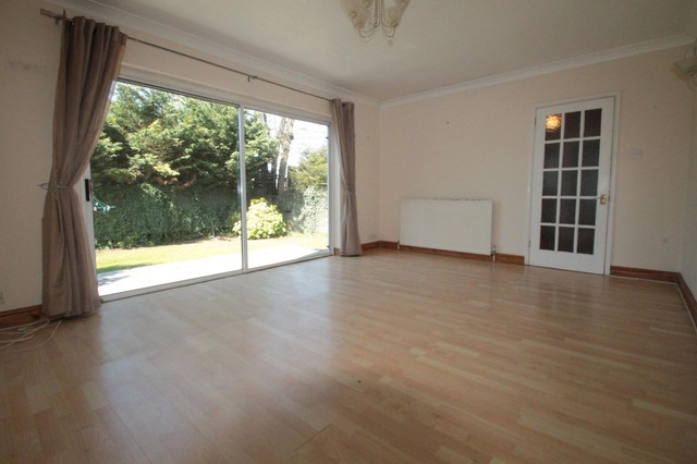  Image of 4 bedroom Detached house to rent in Foresters Drive Wallington SM6 at Wallington, SM6 9DG