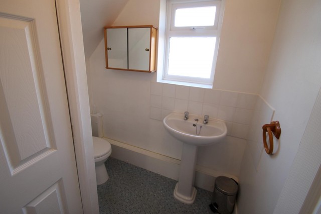 Image of 4 bedroom Detached house to rent in Foresters Drive Wallington SM6 at Wallington, SM6 9DG