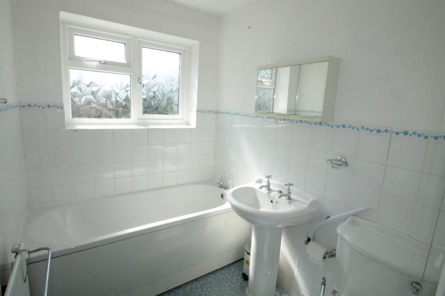  Image of 4 bedroom Detached house to rent in Foresters Drive Wallington SM6 at Wallington, SM6 9DG