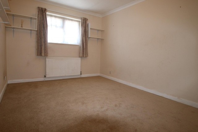  Image of 4 bedroom Detached house to rent in Foresters Drive Wallington SM6 at Wallington, SM6 9DG