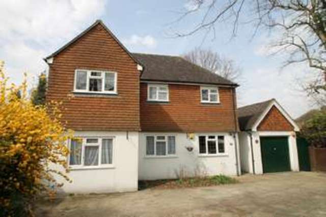  Image of 4 bedroom Detached house to rent in Foresters Drive Wallington SM6 at Wallington, SM6 9DG