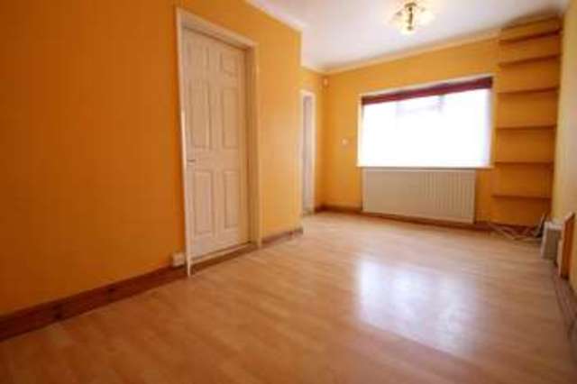  Image of 4 bedroom Detached house to rent in Foresters Drive Wallington SM6 at Wallington, SM6 9DG