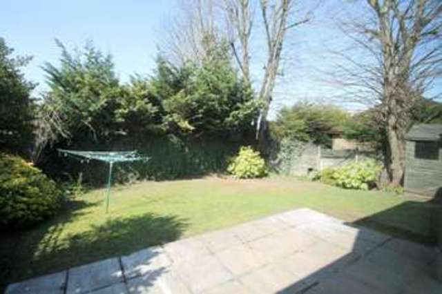  Image of 4 bedroom Detached house to rent in Foresters Drive Wallington SM6 at Wallington, SM6 9DG