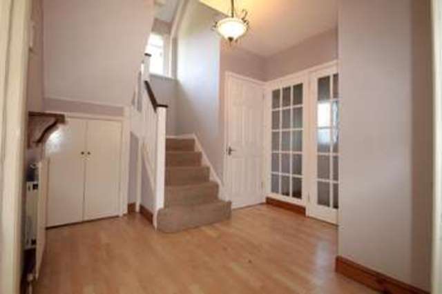  Image of 4 bedroom Detached house to rent in Foresters Drive Wallington SM6 at Wallington, SM6 9DG