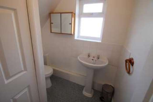  Image of 4 bedroom Detached house to rent in Foresters Drive Wallington SM6 at Wallington, SM6 9DG