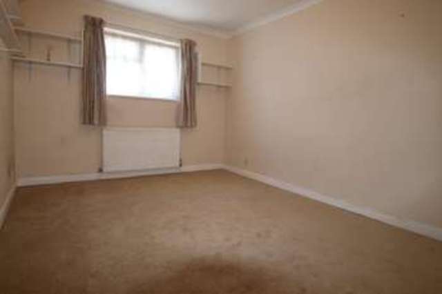  Image of 4 bedroom Detached house to rent in Foresters Drive Wallington SM6 at Wallington, SM6 9DG