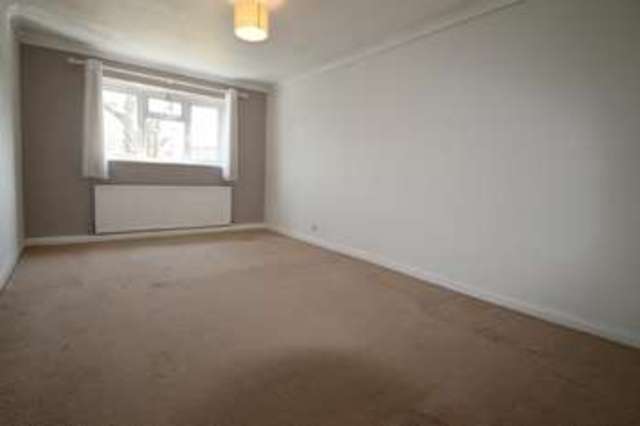  Image of 4 bedroom Detached house to rent in Foresters Drive Wallington SM6 at Wallington, SM6 9DG