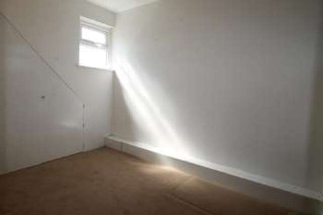  Image of 4 bedroom Detached house to rent in Foresters Drive Wallington SM6 at Wallington, SM6 9DG