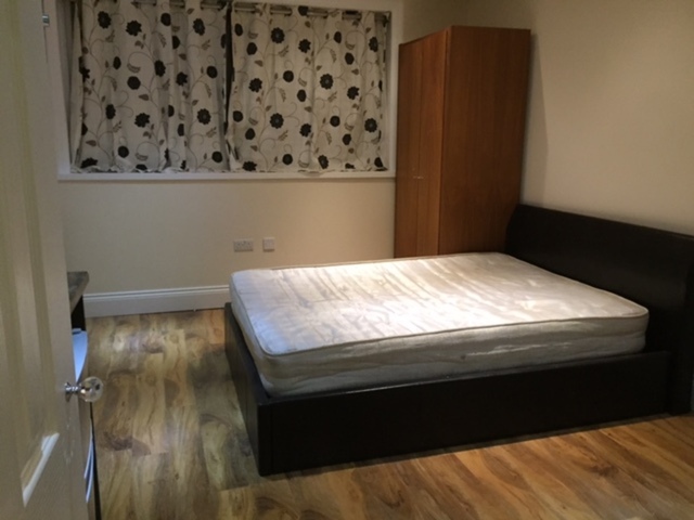  Image of Studio flat to rent in Forres Gardens London NW11 at GOLDERS GREEN  LONDON, NW11 7EX